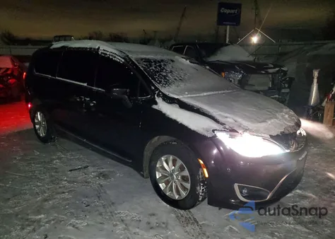 2018 Chrysler Pacifica Touring L z USA, uszkodzony, nr VIN 2C4RC1BG1JR123411